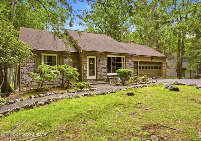 Homes for sale in Lake Harmony, PA | 128 Crest Dr, Lake Harmony, PA 18624 | MLS# PM-142588