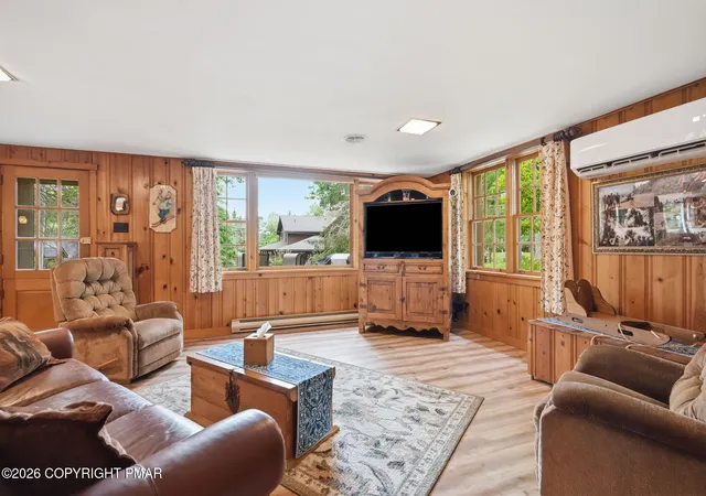 Homes for sale in Lake Harmony, PA | 128 Crest Dr, Lake Harmony, PA 18624 | MLS# PM-142588