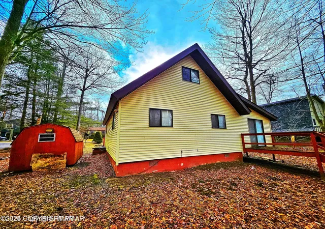Homes for sale in Tobyhanna, PA | 1769 Rolling Hills Dr, Tobyhanna, PA 18466 | MLS# PM-142323