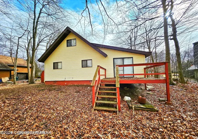 Homes for sale in Tobyhanna, PA | 1769 Rolling Hills Dr, Tobyhanna, PA 18466 | MLS# PM-142323