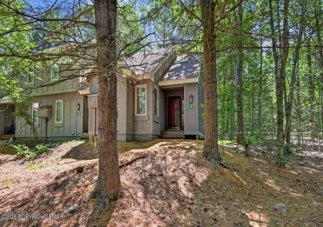 Homes for sale in Lake Harmony, PA | 17 Slalom, Lake Harmony, PA 18624 | MLS# PM-142359