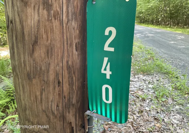 Homes for sale in Cresco, PA | 240 Mud Run Rd, Cresco, PA 18326 | MLS# PM-142346