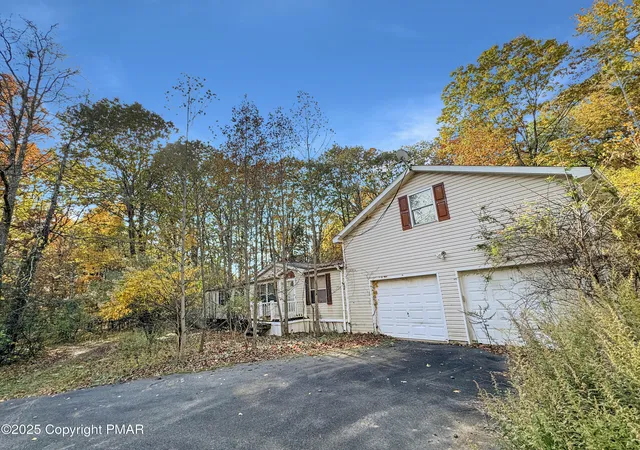 Photo 2 of Single family home for sale at 228 Victory Ln, Stroudsburg, PA 18360 | MLS# PM-142357 | Listing updated on 2026-07-14