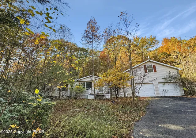 Photo 3 of Single family home for sale at 228 Victory Ln, Stroudsburg, PA 18360 | MLS# PM-142357 | Listing updated on 2026-07-14