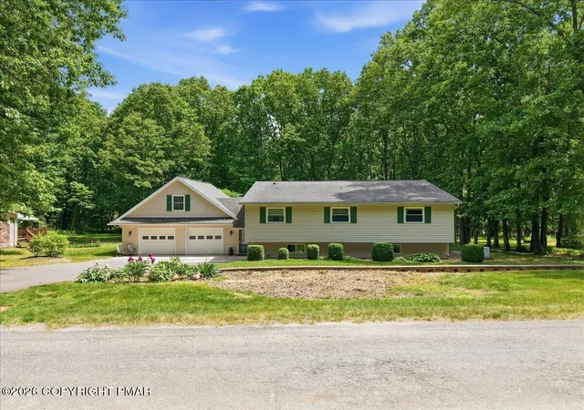 Homes for sale in Lehighton, PA | 209 Manor Ln E, Lehighton, PA 18235 | MLS# PM-142903
