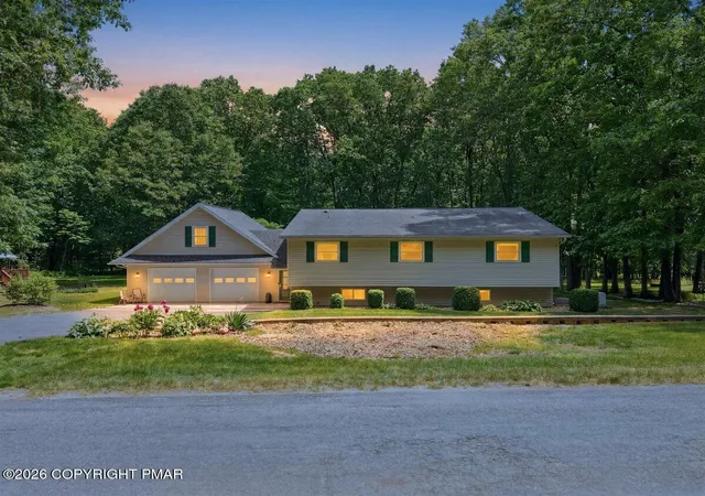 Homes for sale in Lehighton, PA | 209 Manor Ln E, Lehighton, PA 18235 | MLS# PM-142903