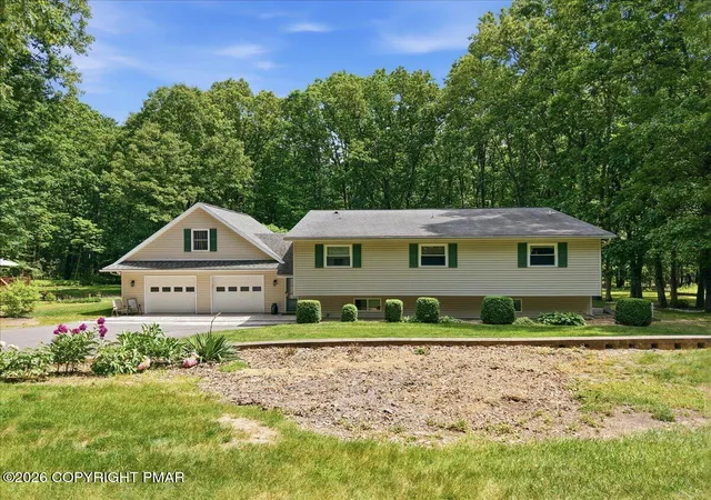 Homes for sale in Lehighton, PA | 209 Manor Ln E, Lehighton, PA 18235 | MLS# PM-142903