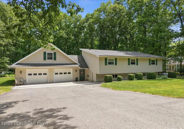 Homes for sale in Lehighton, PA | 209 Manor Ln E, Lehighton, PA 18235 | MLS# PM-142903