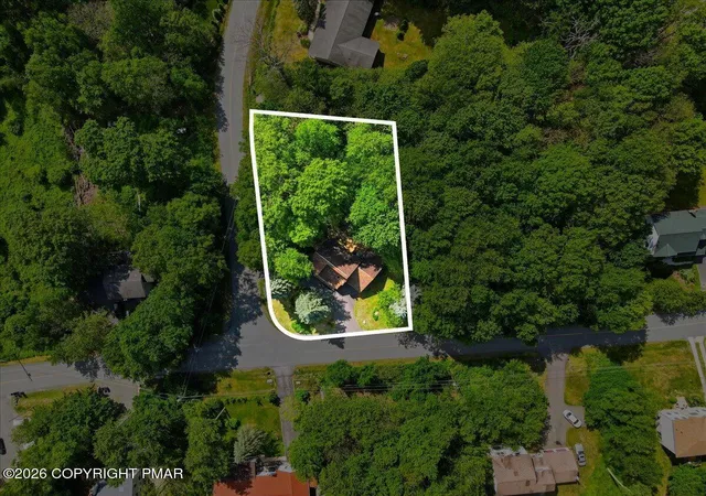 Photo 3 of Sale Pending at 621 Glen Cir Dr, Tobyhanna, PA 18466 | MLS# PM-142384 | Listing updated on 2026-08-21