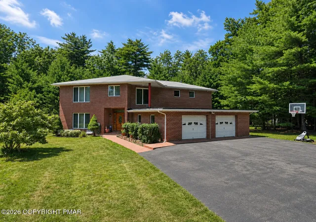 Homes for sale in Kunkletown, PA | 6359 Overlook Dr, Kunkletown, PA 18058 | MLS# PM-142579