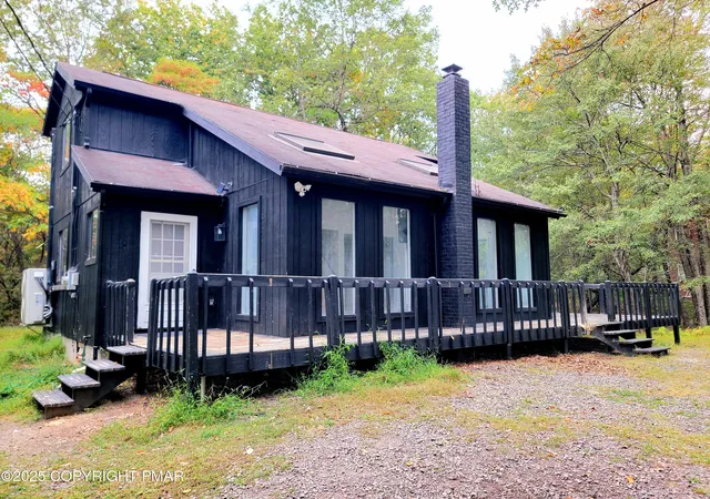 Homes for sale in Long Pond, PA | 121 Overland Dr, Long Pond, PA 18334 | MLS# PM-142392
