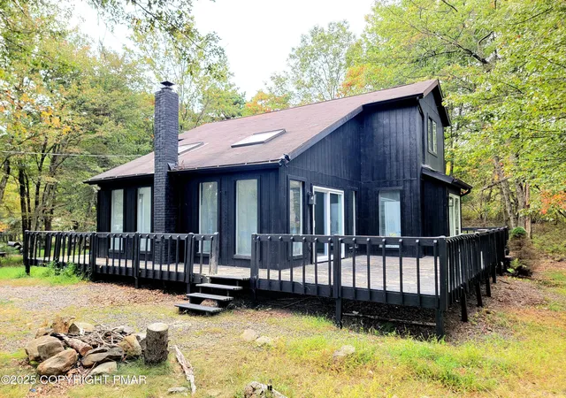 Homes for sale in Long Pond, PA | 121 Overland Dr, Long Pond, PA 18334 | MLS# PM-142392
