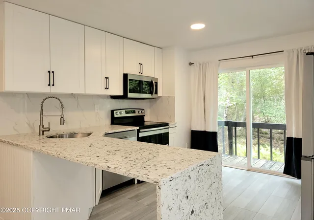 Homes for sale in Long Pond, PA | 121 Overland Dr, Long Pond, PA 18334 | MLS# PM-142392