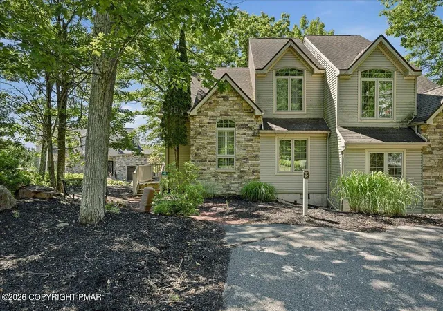 Homes for sale in Lake Harmony, PA | 40 Summit Wind Dr, Lake Harmony, PA 18624 | MLS# PM-142503