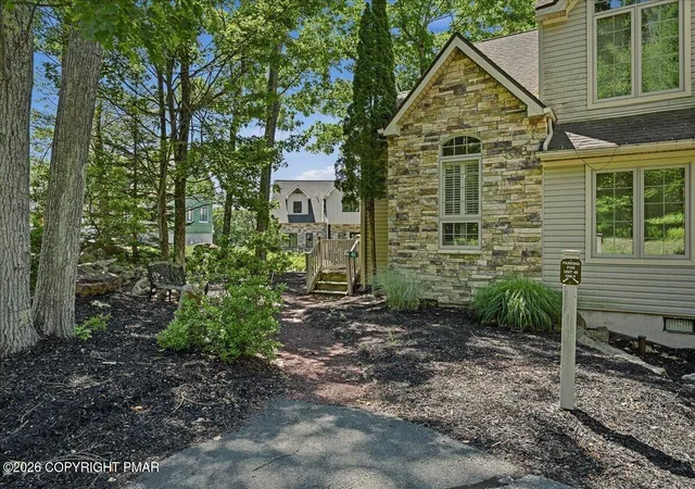 Homes for sale in Lake Harmony, PA | 40 Summit Wind Dr, Lake Harmony, PA 18624 | MLS# PM-142503