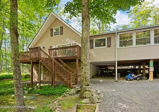 Homes for sale in Pocono Lake, PA | 178 Comanche Trl, Pocono Lake, PA 18347 | MLS# PM-142656