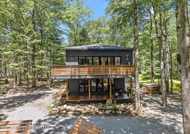 Photo 2 of Single family home for sale at 1142 Oakland Pl, Pocono Pines, PA 18350 | MLS# PM-142393 | Listing updated on 2026-07-22
