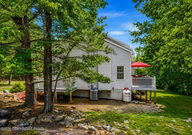 4th image of 12 Beachwood Ct, Lake Harmony, PA 18624 | MLS# PM-142428