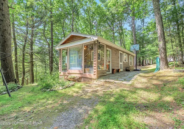 Homes for sale in Kunkletown, PA | 2221 Fernway Dr, Kunkletown, PA 18058 | MLS# PM-142405