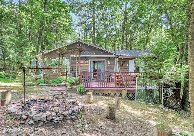 Homes for sale in Kunkletown, PA | 2221 Fernway Dr, Kunkletown, PA 18058 | MLS# PM-142405