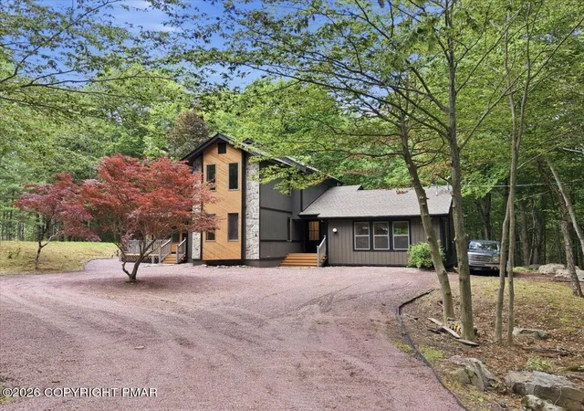 Homes for sale in Canadensis, PA | 4366 Skyline Dr, Canadensis, PA 18325 | MLS# PM-142425