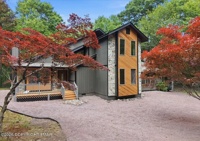Homes for sale in Canadensis, PA | 4366 Skyline Dr, Canadensis, PA 18325 | MLS# PM-142425