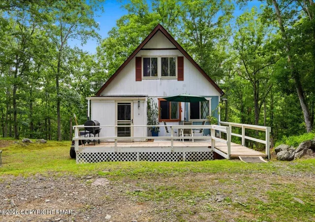 Homes for sale in Bushkill, PA | 133 Oxford St, Bushkill, PA 18324 | MLS# PM-142417