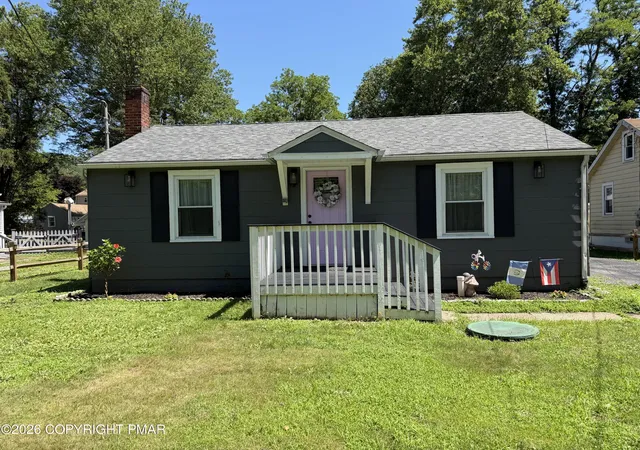 Homes for sale in East Stroudsburg, PA | 1878 Paradise Trl, East Stroudsburg, PA 18301 | MLS# PM-142915