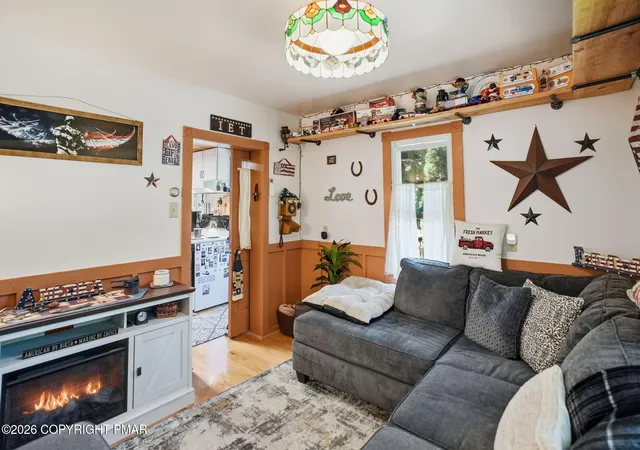 Photo 2 of Single family home for sale at 910 Laurel St, Jim Thorpe, PA 18229 | MLS# PM-142480 | Listing updated on 2026-08-10