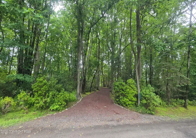 2nd image of 322 Crescent Lake Rd, Scotrun, PA 18355 | MLS# PM-142459