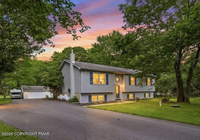 Homes for sale in Long Pond, PA | 1304 Summit View Dr, Long Pond, PA 18334 | MLS# PM-142692