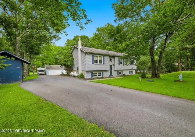 Homes for sale in Long Pond, PA | 1304 Summit View Dr, Long Pond, PA 18334 | MLS# PM-142692