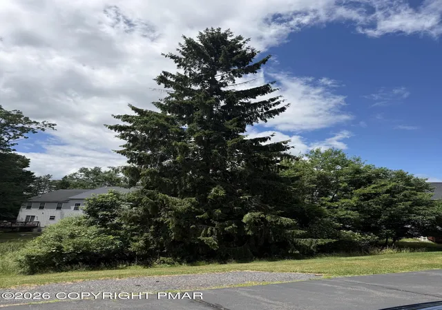 Homes for sale in East Stroudsburg, PA | 322 Cabinsglade Ct, East Stroudsburg, PA 18301 | MLS# PM-142669