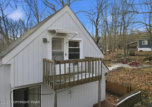 Photo 3 of Single family home for sale at 109 Saunders Dr, Bushkill, PA 18324 | MLS# PM-142519 | Listing updated on 2026-08-02