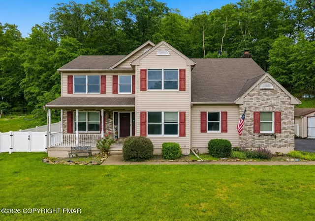 Homes for sale in Stroudsburg, PA | 4017 Crest View Dr, Stroudsburg, PA 18360 | MLS# PM-142502