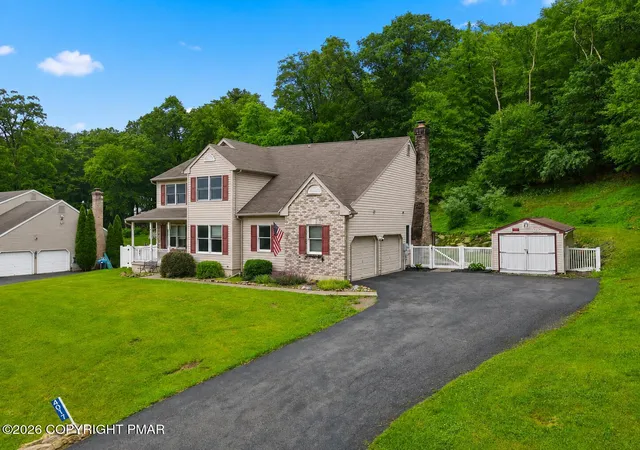 Homes for sale in Stroudsburg, PA | 4017 Crest View Dr, Stroudsburg, PA 18360 | MLS# PM-142502