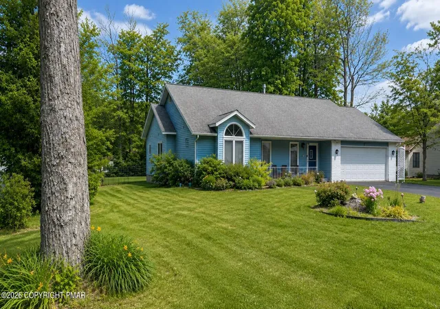 Homes for sale in Tobyhanna, PA | 3209 Evergreen Cir, Tobyhanna, PA 18466 | MLS# PM-142563