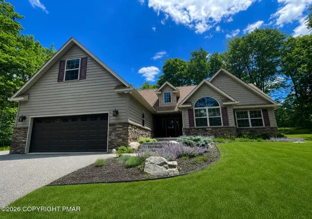 Homes for sale in Lake Harmony, PA | 293 Wolf Hollow Rd, Lake Harmony, PA 18624 | MLS# PM-142586