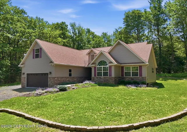 Homes for sale in Lake Harmony, PA | 293 Wolf Hollow Rd, Lake Harmony, PA 18624 | MLS# PM-142586