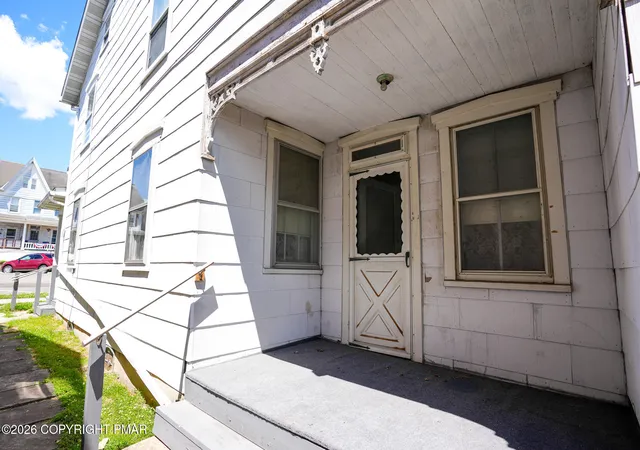 Photo 4 of Single Family Residence at 135 S 2nd Street, Lehighton, PA 18235 | MLS# PM-142517 | | Sold on 2026-07-20