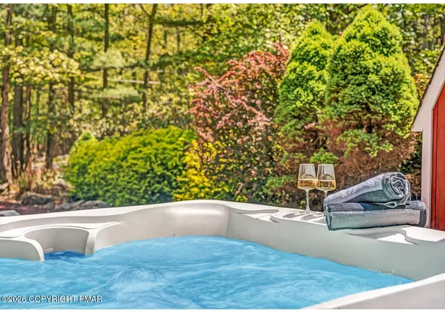 Homes for sale in Lake Harmony, PA | 59 Red Oak Rd, Lake Harmony, PA 18624 | MLS# PM-142582