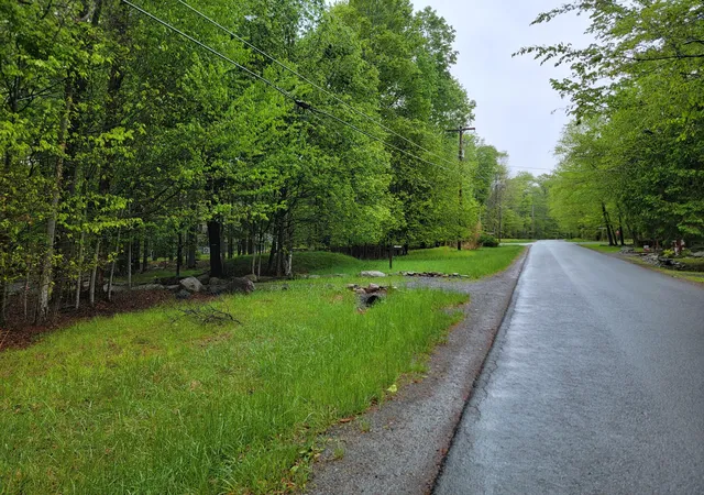 Homes for sale in Clifton Township, PA | 1230 N Lehigh River Dr J 1230 Dr, Clifton Township, PA 18424 | MLS# PM-142555