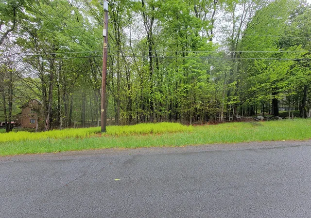 Homes for sale in Clifton Township, PA | 1230 N Lehigh River Dr J 1230 Dr, Clifton Township, PA 18424 | MLS# PM-142555