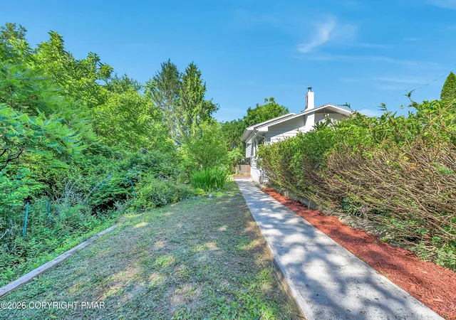 Homes for sale in Saylorsburg, PA | 1138 Hillside Ave, Saylorsburg, PA 18353 | MLS# PM-142575