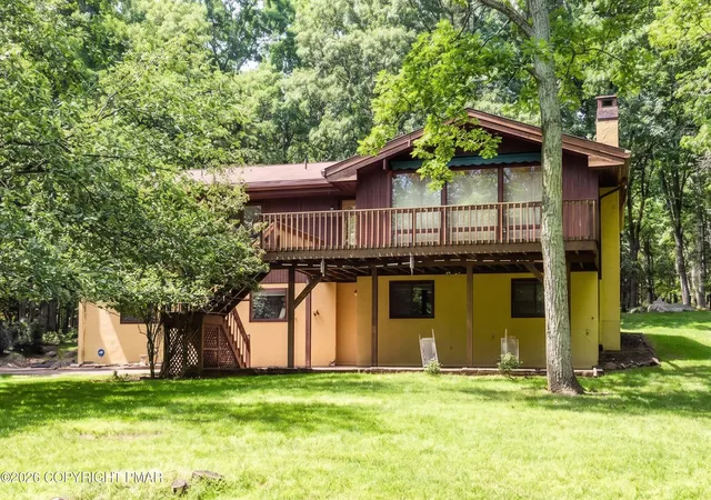Homes for sale in Effort, PA | 223 Briarwood Dr, Effort, PA 18330 | MLS# PM-142843