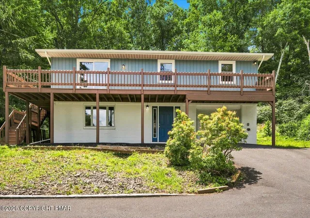 Homes for sale in Bushkill, PA | 1027 Maple Lake Dr, Bushkill, PA 18324 | MLS# PM-142602