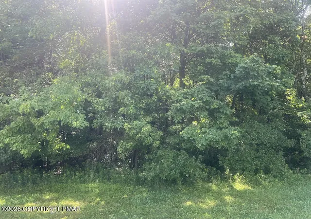 Homes for sale in Pocono Summit, PA | 304 Sylvester Dr, Pocono Summit, PA 18346 | MLS# PM-142603