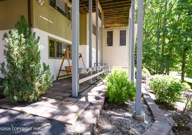Homes for sale in Bushkill, PA | 322 Brentwood Dr, Bushkill, PA 18324 | MLS# PM-142615