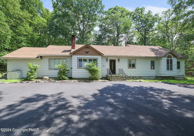 Homes for sale in Cresco, PA | 755 White Oak Rd, Cresco, PA 18326 | MLS# PM-142616