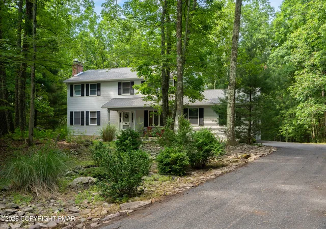 Homes for sale in Saylorsburg, PA | 214 Majestic Dr, Saylorsburg, PA 18353 | MLS# PM-142630